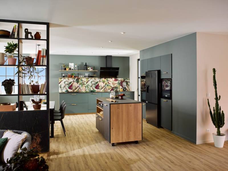 Notre zone d'activité pour ce service Prix cuisine Schmidt avec îlot central sur mesure plan céramique et meubles jusqu’au plafond couleur noire mate