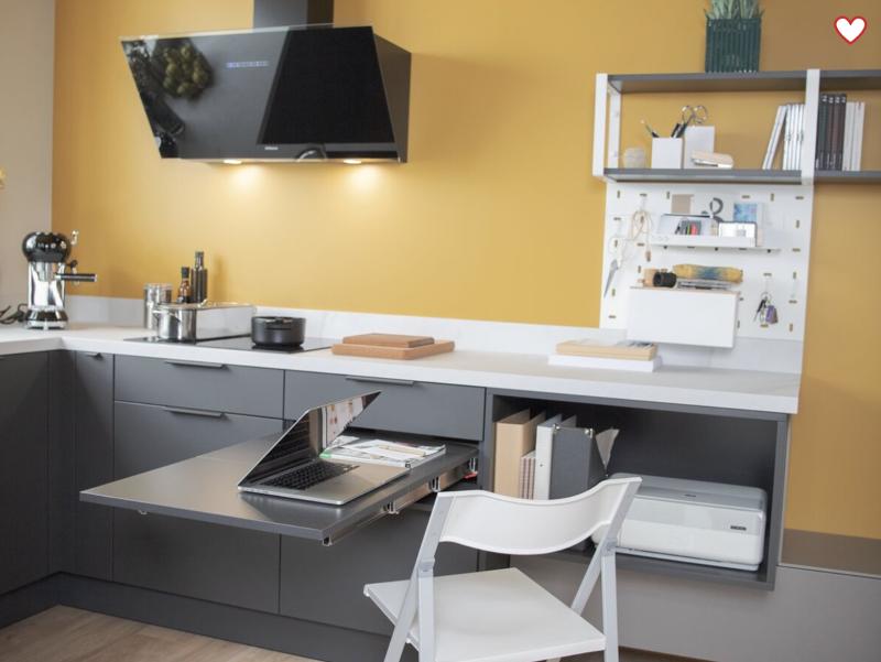 Cuisine aménagée et équipe moderne en U - 