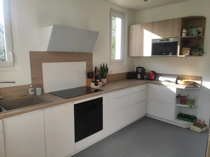 Cuisine équipée réalisée à Bois le Roi - Pastel Oak et Blanc mat